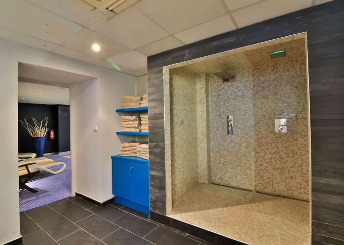 Western Hotel 4*